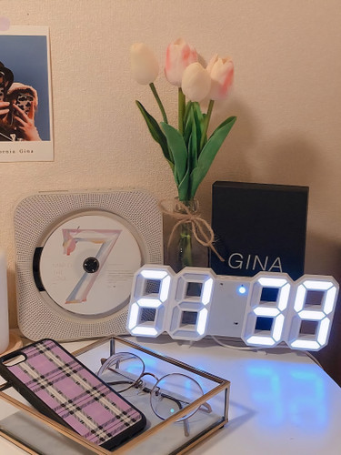 ساعت دیجیتالی سفید رومیزی