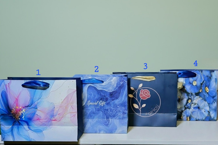 بگ کادویی آبی دسته دار ربانی آبی رنگ