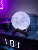 چراغ خواب و دکوری ماه به همراه پایه با نور مهتابی